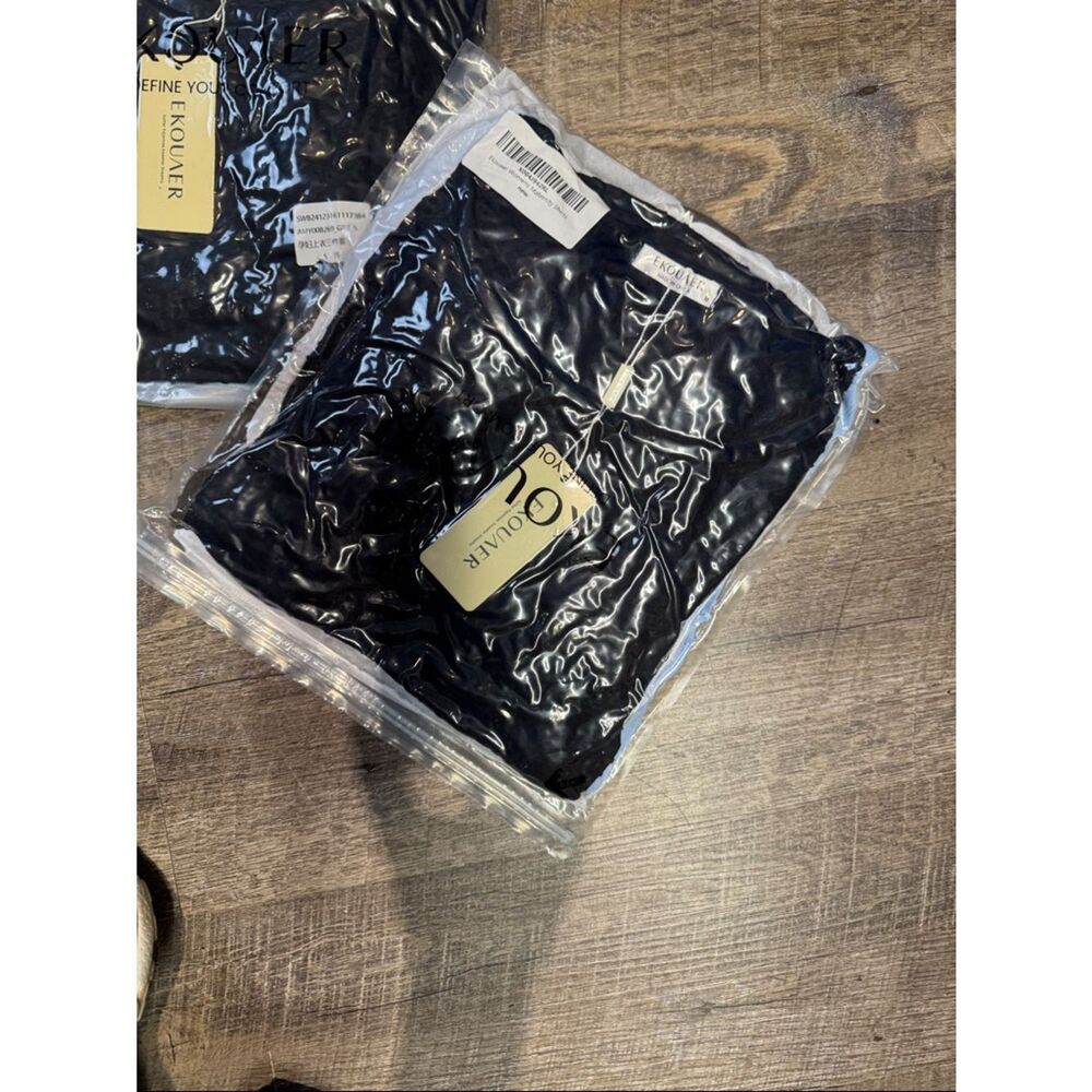 NWT 3 Pack-Women’s Short Sleeve Maternity Ruched Tee - Black, Gray, Mint - Picture 5 of 5